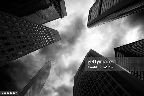 upward view of skyscrapers - 近未来的 stock-fotos und bilder