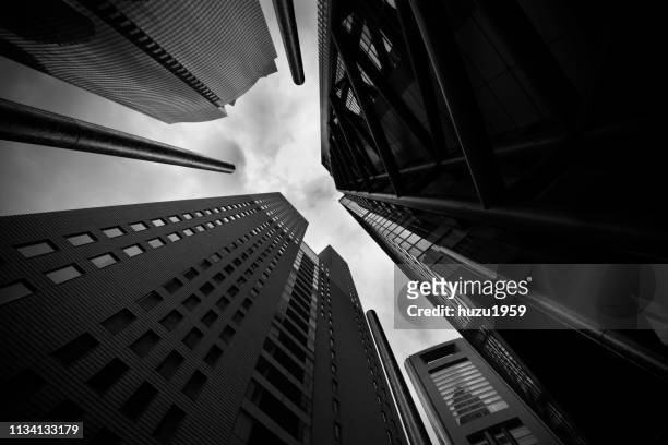 upward view of skyscrapers - 近未来的 stock-fotos und bilder