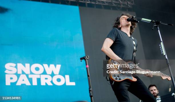 Gary Lightbody of Snow Patrol performs during the third day of Lollapalooza Buenos Aires 2019 at Hipodromo de San Isidro on March 31, 2019 in Buenos...