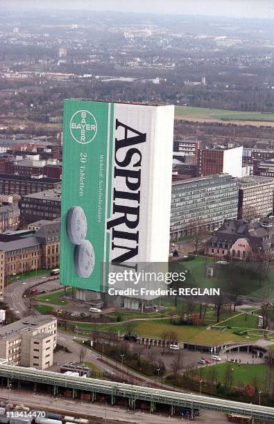The World's Biggest Tube of Aspirin for Bayer's 100th Anniversary On 1999 In Germany