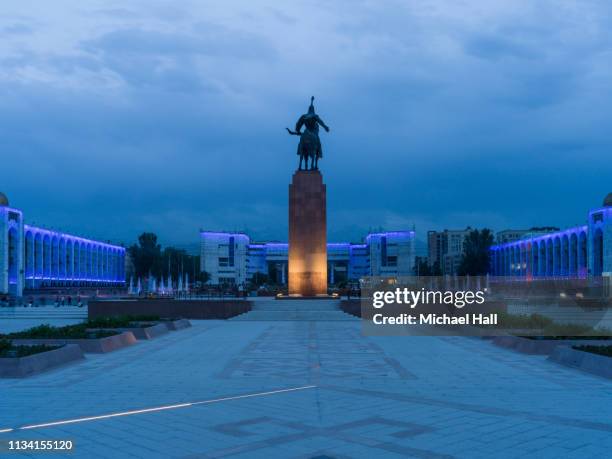 early evening in ala-too square, bishkek - bishkek imagens e fotografias de stock