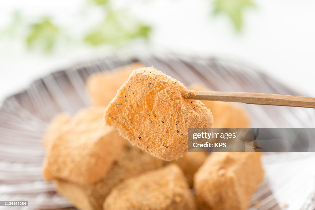 Warabimochi. Japanese bracken-starch dumpling.