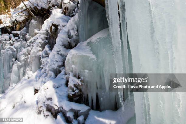 icefall - 雪　空 stock-fotos und bilder