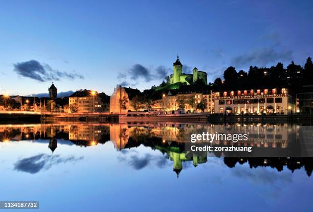 stadtbild schaffhausen bei nacht, schweiz - altstadt stock-fotos und bilder