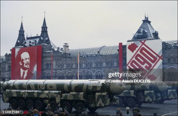 Parade Of 7 December On The Red Square On November 7Th,1990 - Ss 25