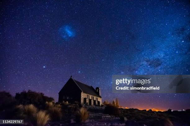 milky way over the church of the good shepherd, new zealand - tekapo stock pictures, royalty-free photos & images