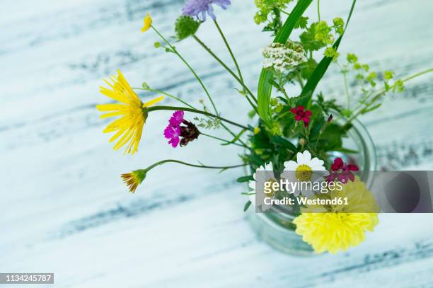 wildflowers in preserving jar - flowers vase ストックフォトと画像
