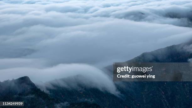 gongga mountain peak - 山 - fotografias e filmes do acervo