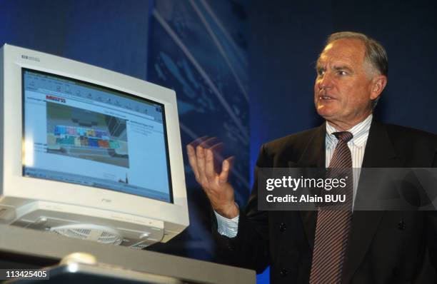 1998 Intel Computer 461 Intel Corporation Craig Barrett Photos & High Res Pictures - Getty ...