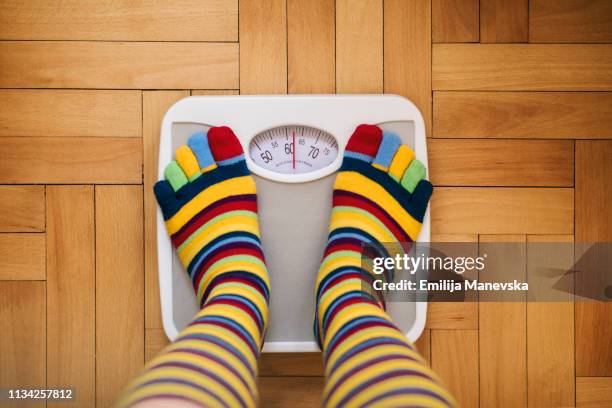 girl on home weight scales - scales weight imagens e fotografias de stock