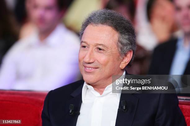 'Vivement Dimanche' Tv Show In Paris, France On April 15, 2009 - Michel Drucker.