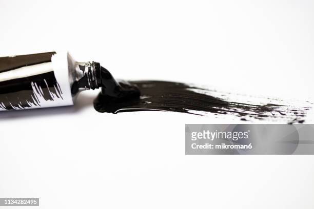 black gouache/ acrylic paint on paper mixed and paint tube - gouache stockfoto's en -beelden