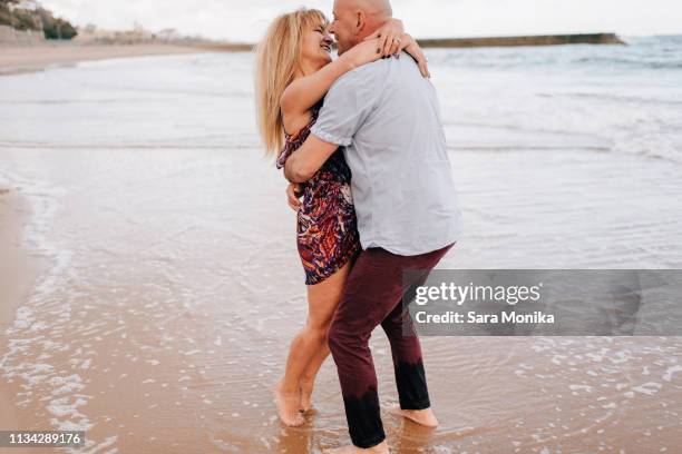 couple hugging and kissing on beach - 2 peas in a pod stock pictures, royalty-free photos & images