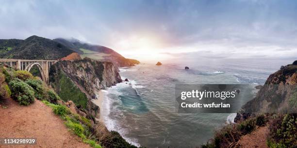 ponte da angra de bixby na rota 1 do estado de califórnia - cidade de monterey califórnia - fotografias e filmes do acervo