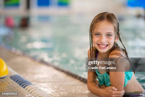 girl in swimming pool - aquafit stock pictures, royalty-free photos & images