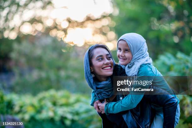 passeio do sobreposto - arab women fat - fotografias e filmes do acervo