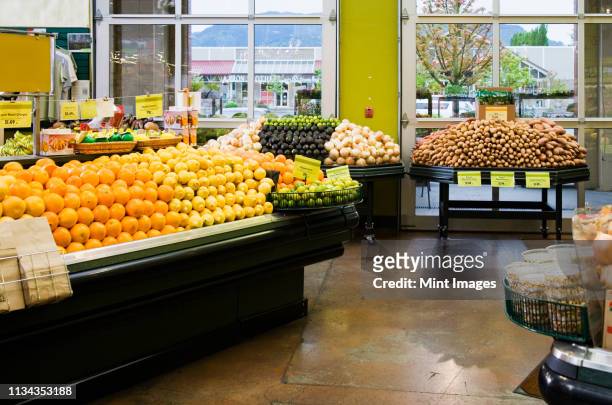 fresh produce in grocery store - supermarket fruit stock-fotos und bilder