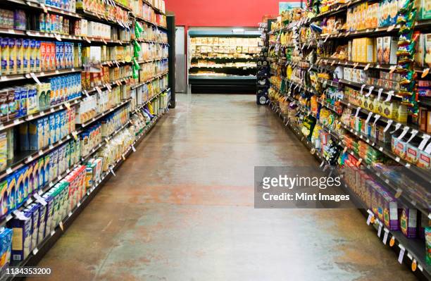grocery store isle - insel stock-fotos und bilder