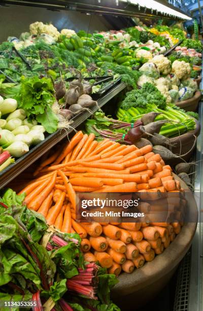 produce aisle - produce aisle photos et images de collection