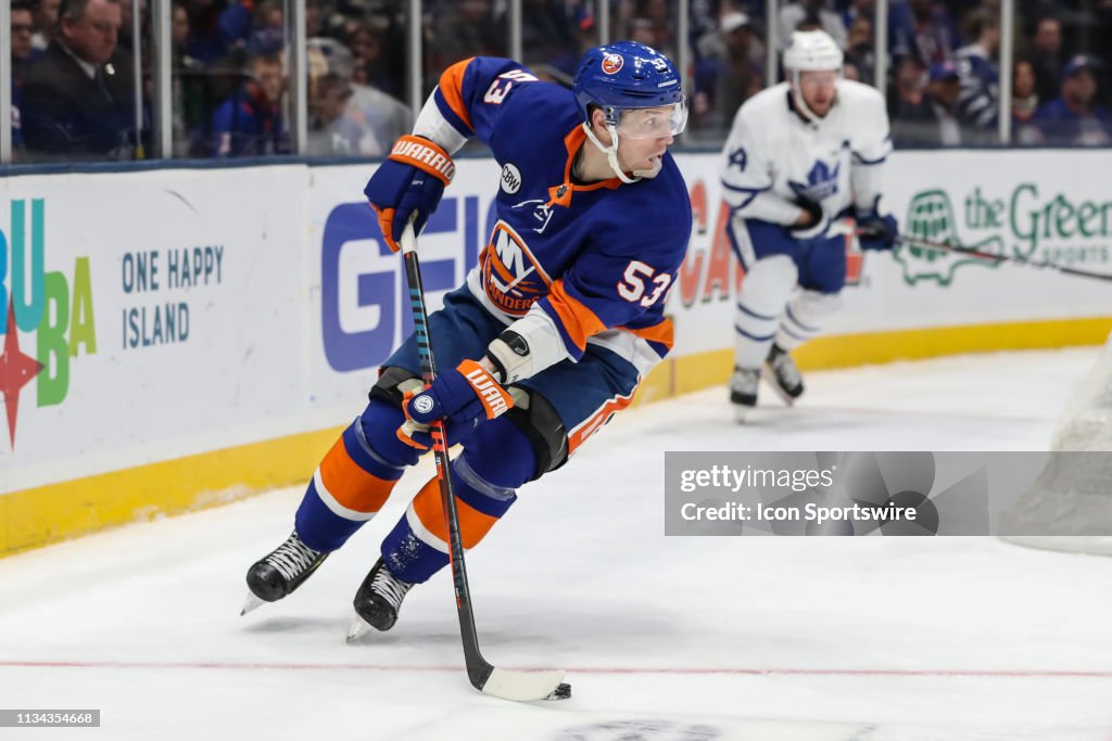 NHL: APR 01 Maple Leafs at Islanders