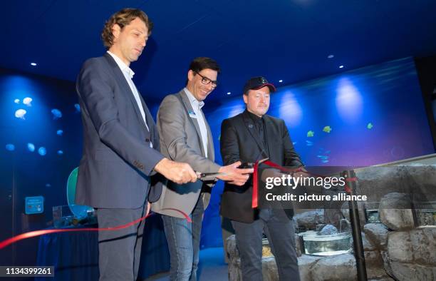April 2019, Schleswig-Holstein, Timmendorfer Strand: Joey Kelly , musician, adventurer and extreme sportsman, Florian Fischer, General Manager of the...