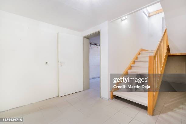 basement hdr - souterrain stockfoto's en -beelden