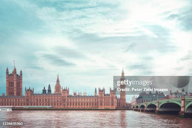 big ben and the house of parliament in london - london skyline fotografías e imágenes de stock