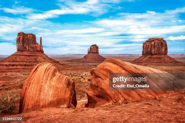 monument valley tribal park taylor rock viewpoint, arizona, usa - mesa arizona stock pictures, royalty-free photos & images