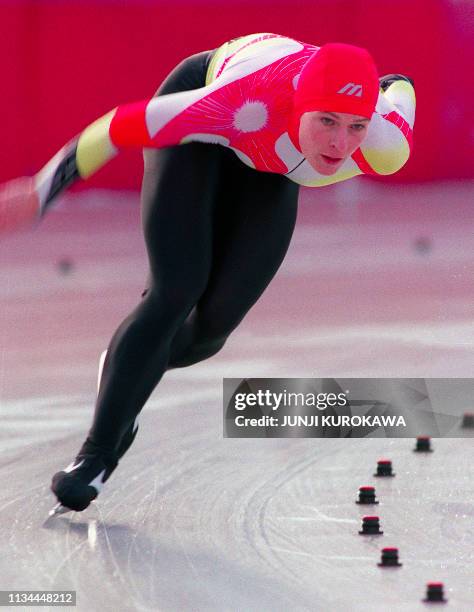 West German Gunda Niemann skates around a curve during the women's 3000m speed skating event at the Winter Olympic Games 09 February 1992 in...