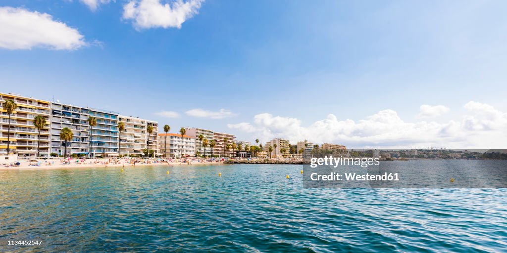France, Provence-Alpes-Cote d'Azur, Juan-les-Pins, beach and hotels