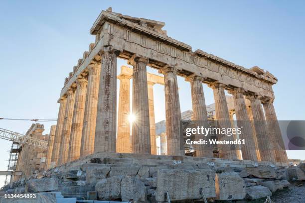 greece, athens, acropolis, parthenon - partenón fotografías e imágenes de stock