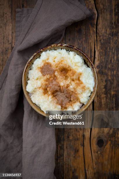 rice pudding with cinnamon - reispudding stock-fotos und bilder