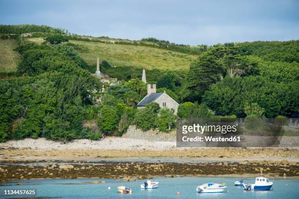uk, england, isles of scilly, little church on the rocky coastline on st mary's - isles of scilly stock pictures, royalty-free photos & images