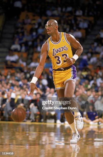 Kareem Abdul-Jabbar of the Los Angeles Lakers dribbles the ball during an NBA game at the Great Western Forum in Los Angeles, California in 1988.