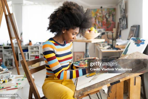 beautiful fine art painter drawing in studio - female artist stock pictures, royalty-free photos & images