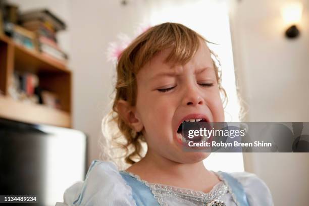 close up of female toddler crying - trotzanfall stock-fotos und bilder