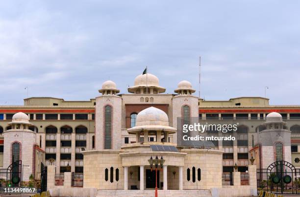 the secretariat building - prime minister's office - façade on constitution avenue, islamabad, pakistan - islamabad stock pictures, royalty-free photos & images