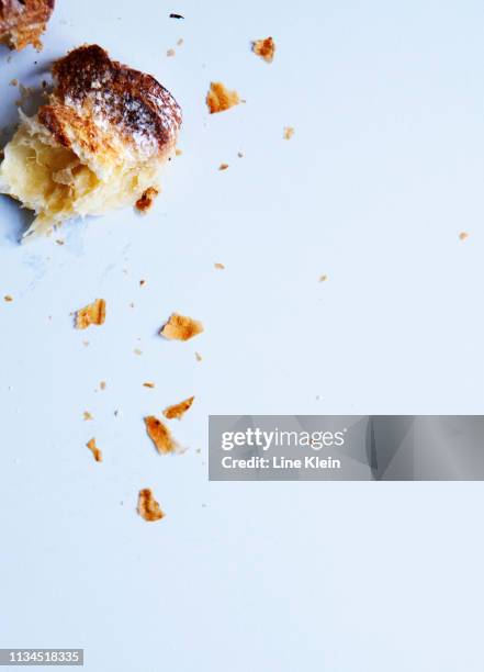 close up of crumbled pastry - krümel stock-fotos und bilder