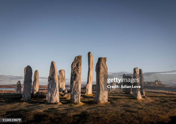 callanish stones, isle of lewis, scotland - construcción megalítica fotografías e imágenes de stock