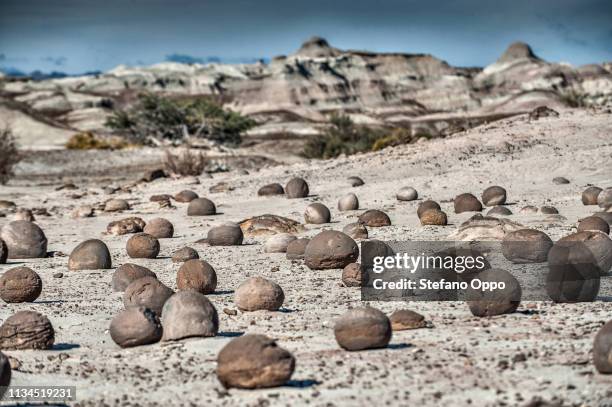 spherical rock formations, valle de la luna, san juan province, argentina - イスキグアラスト州立公園 ストックフォトと画像