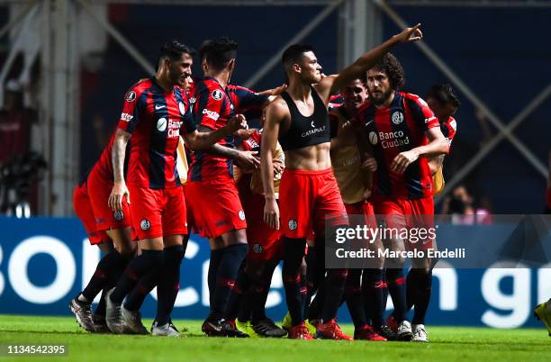 Andres Herrera of San Lorenzo celebrates with teammates after scoring the first goal of his team during a group F match between San Lorenzo and...