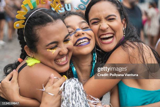amistad - carnaval evento de celebración fotografías e imágenes de stock