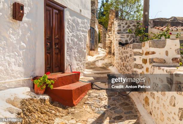 old street of hydra island, greece - hydra greece fotos stockfoto's en -beelden