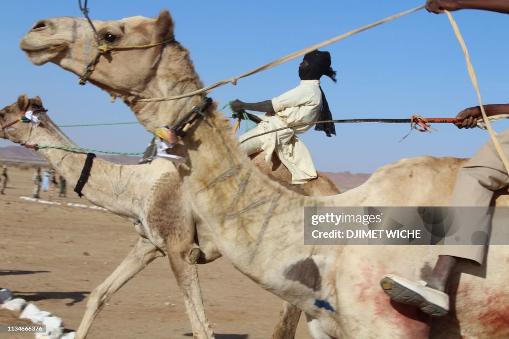 Camel Racing In Chad People compete in a Camel race during the International Festival of ...