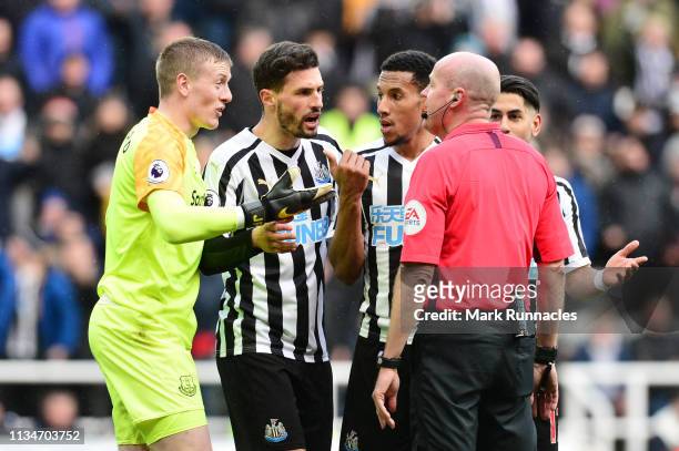 Jordan Pickford of Everton speaks with match referee Lee Mason after a penalty is given to Newcastle United during the Premier League match between...