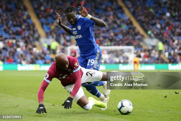 Oumar Niasse of Cardiff City battles for possession with Angelo Ogbonna of West Ham United during the Premier League match between Cardiff City and...