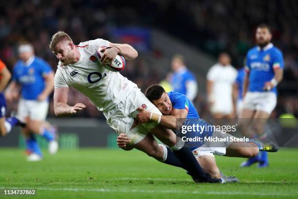 George Kruis of England scores his team's sixth try whilst being tackled by Tommaso Allan of Italy during the Guinness Six Nations match between...