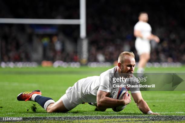 Dan Robson of England touches down to score their seventh try during the Guinness Six Nations match between England and Italy at Twickenham Stadium...
