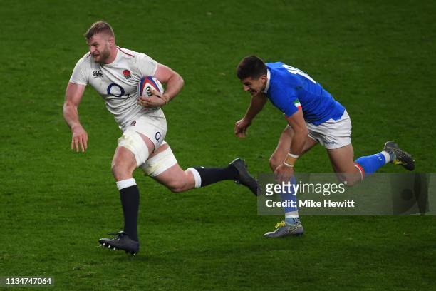 George Kruis of England gets away from Tommaso Allan of Italy to score a try during the Six Nations match between England and Italy at Twickenham...