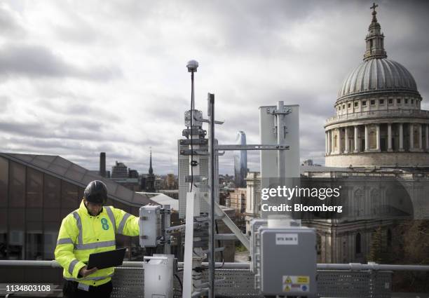 Bt Network Engineer 54,072 Engineer Mobile Device Stock Photos, High-Res Pictures, and ...